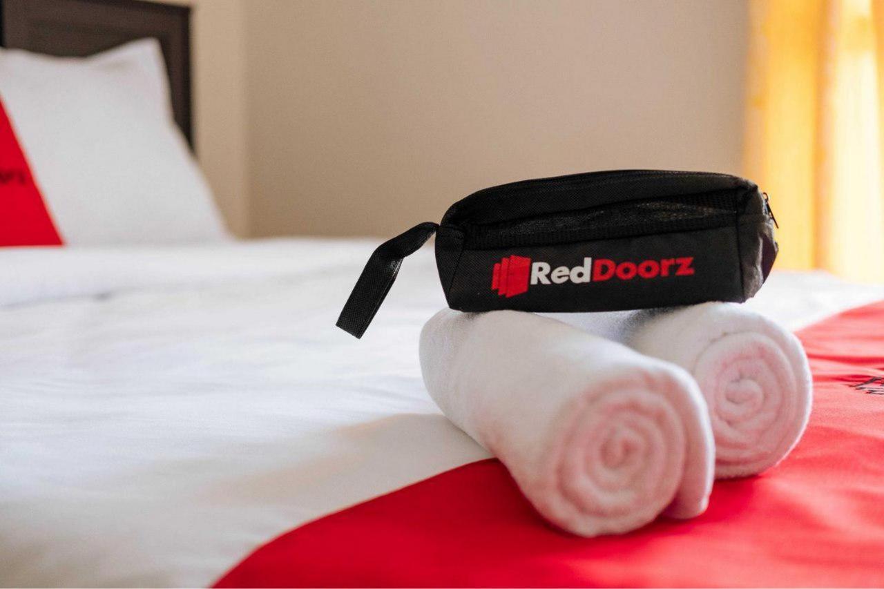 ホテル Reddoorz Syariah Near Rs Harapan Bunda Banda Aceh Geutieue エクステリア 写真