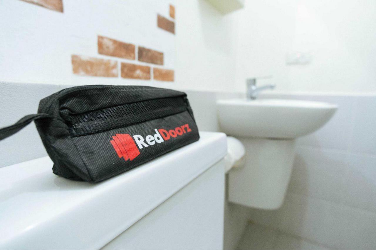 ホテル Reddoorz Syariah Near Rs Harapan Bunda Banda Aceh Geutieue エクステリア 写真
